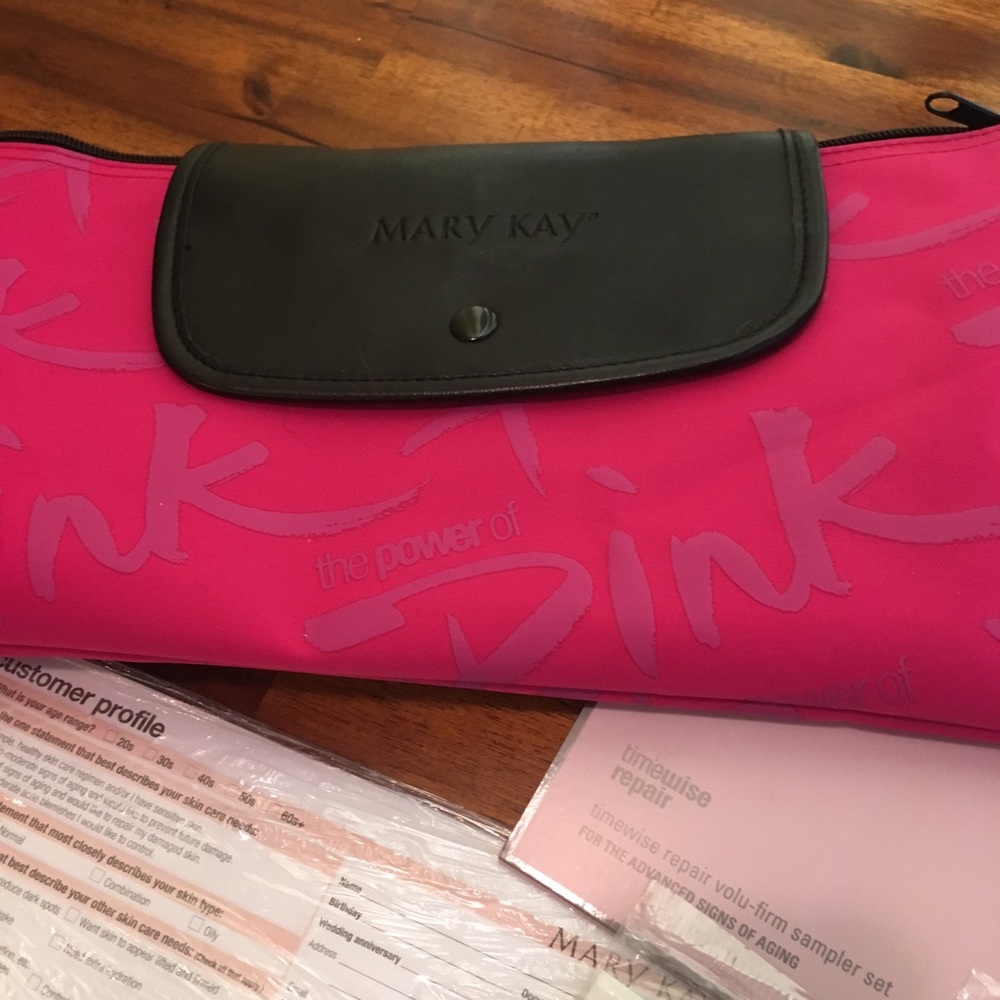 Mary Kay - Picture 3 of 4
